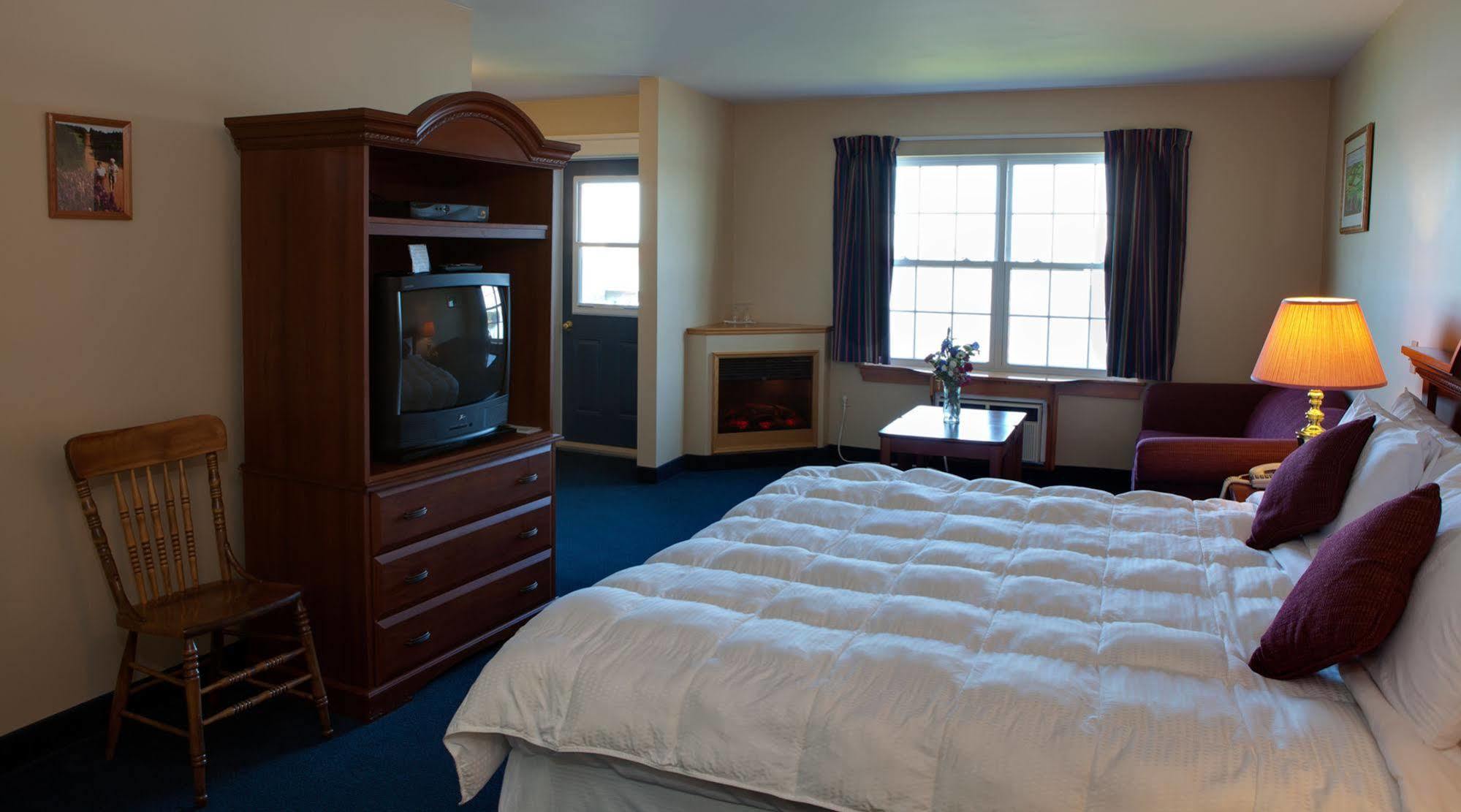At The Pier Bed & Breakfast 4*
